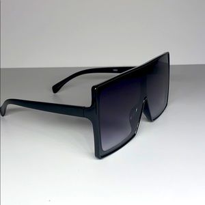 Sunglasses NWOT trending